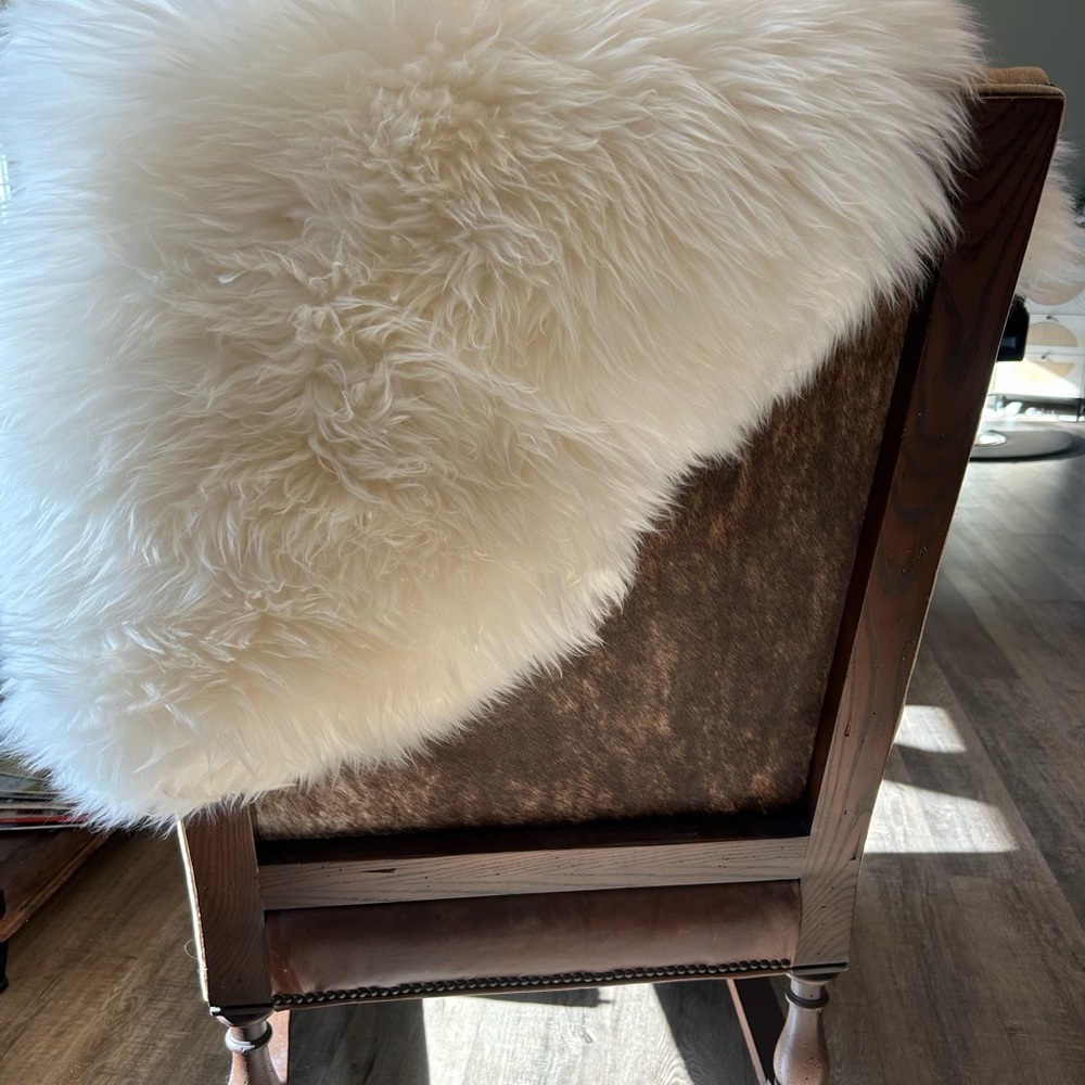 Genuine sheep fur/Hyde : off white color super soft, decor, new.